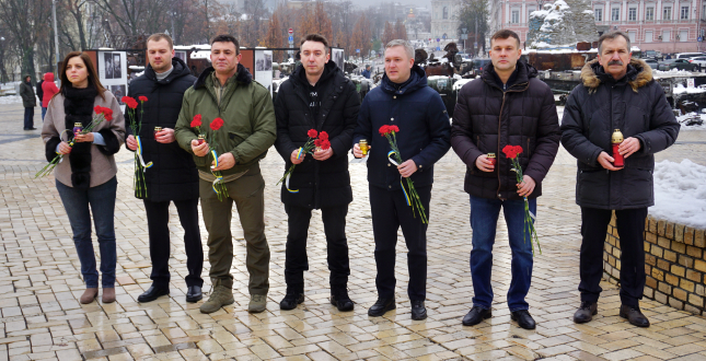 Олександр Поповцев вшанував пам’ять жертв Голодоморів